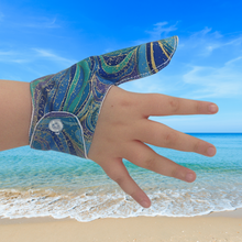 Load image into Gallery viewer, Thumb guard.  A fabric thumb glove to help stop thumb sucking and other habits. Can be pulled off by babies and toddlers
