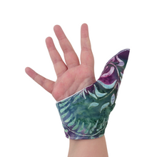Load image into Gallery viewer, Thumb Guard thumb covering, help to stop thumb sucking habits in children and adults

