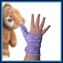 Load image into Gallery viewer, Purple coloured cuffed thumb guard with a cat design. Moisture resistant lining, to help stop thumb sucking. Made by The Thumb Guard Store.
