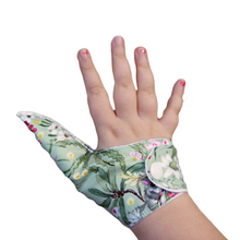 Load image into Gallery viewer, Thumb guard. Meadow and mouse thumb guard. Stop thumb sucking habit. Animal Thumb Guards Collection
