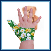 Load image into Gallery viewer, Thumb guard.  A glittery daisy themed thumb guard to stop thumb sucking habits.
