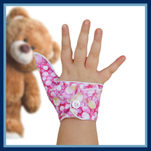 Load image into Gallery viewer, Thumb guard.  A pink bubbles themed thumb guard to stop thumb sucking habits.
