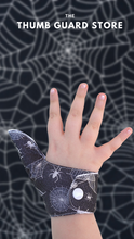 Load image into Gallery viewer, Spiders theme  thumb guard. Stop thumb sucking habit.
